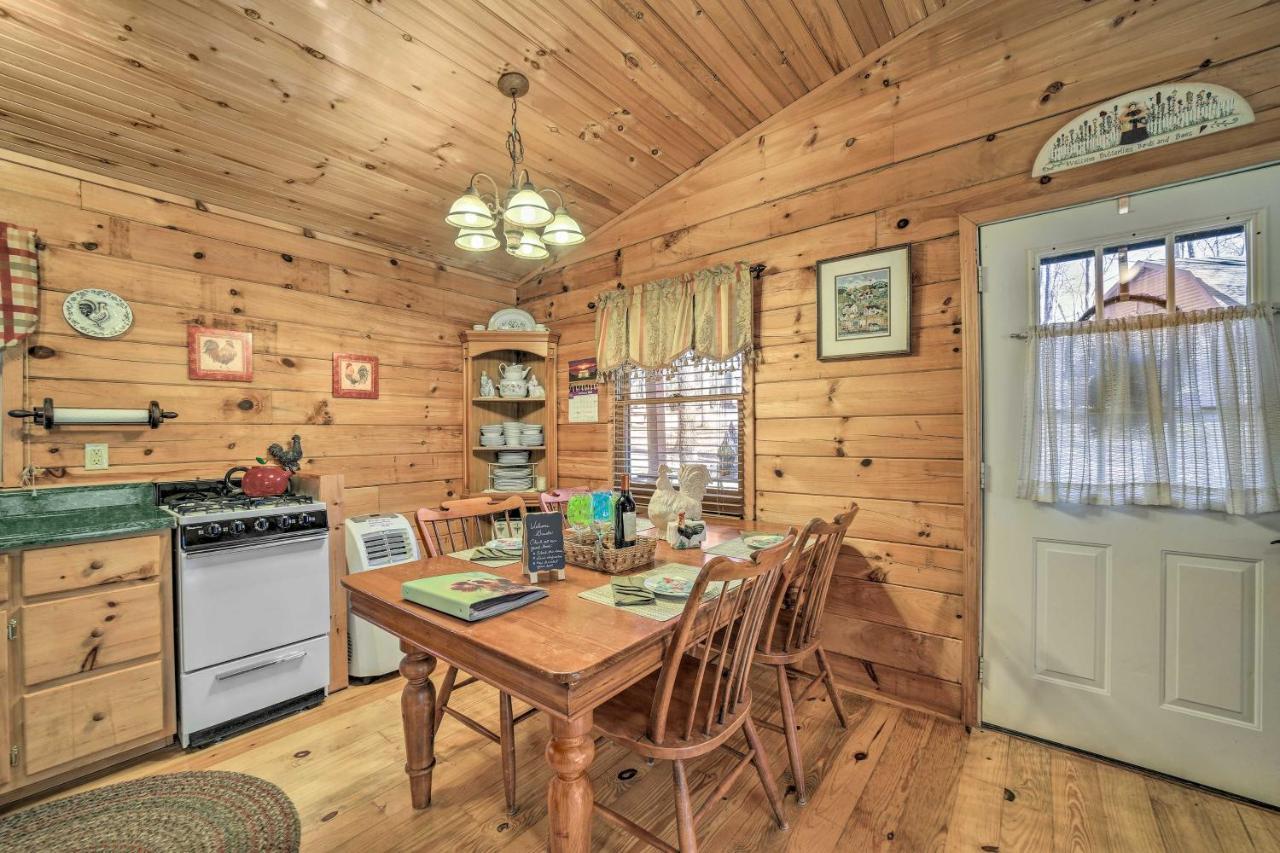Franklin Cabin With Porch Near Hiking And Waterfalls! Bagian luar foto