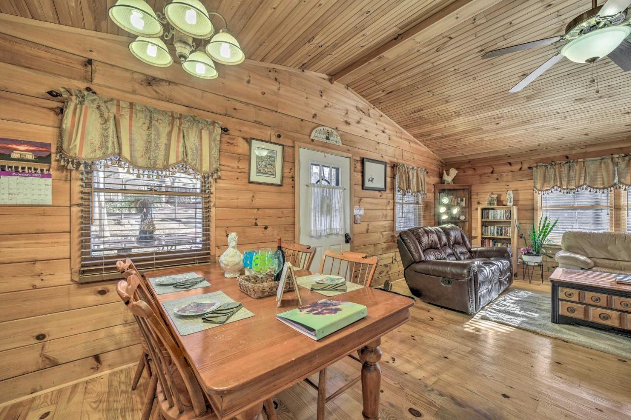 Franklin Cabin With Porch Near Hiking And Waterfalls! Bagian luar foto