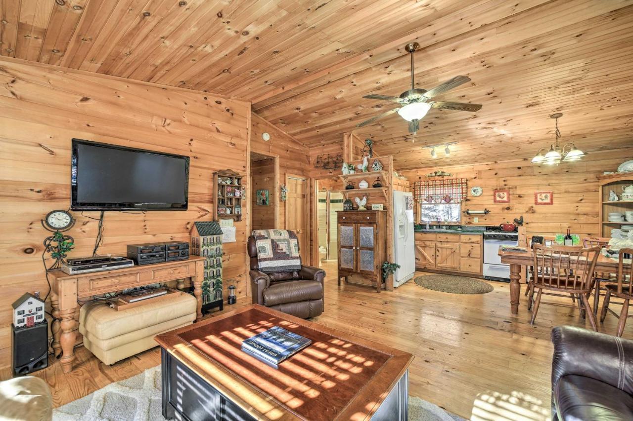 Franklin Cabin With Porch Near Hiking And Waterfalls! Bagian luar foto