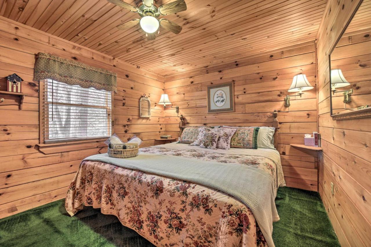 Franklin Cabin With Porch Near Hiking And Waterfalls! Bagian luar foto
